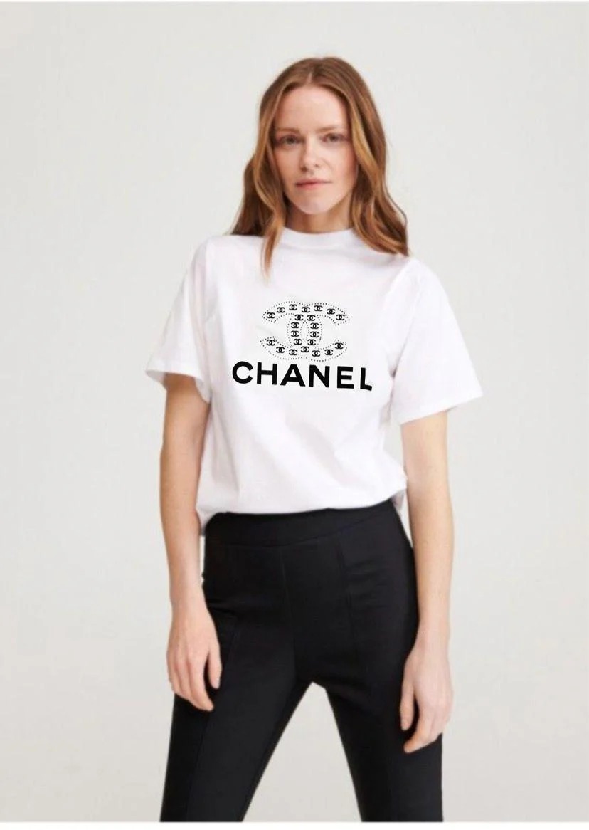 The Versatility and Appeal of Women’s Tees: Your Ultimate Fashion&nbsp;Essential